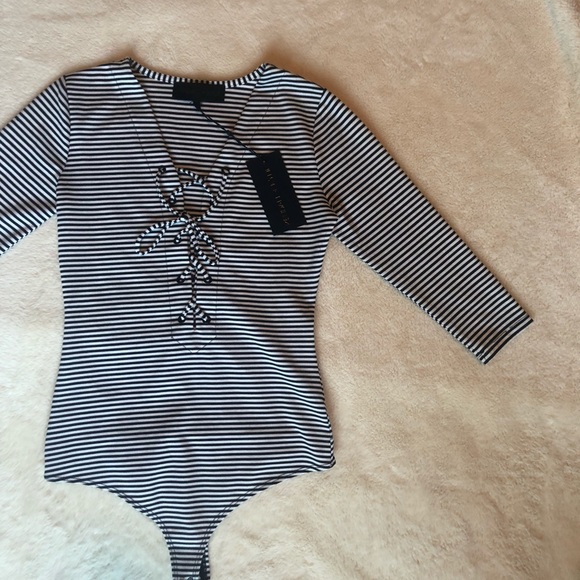 Kendall+Kylie- Lace up Plunging V- Neck Bodysuit - Picture 5 of 8